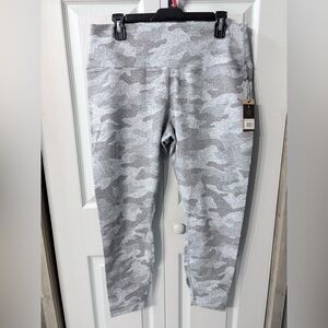 NWT NOBULL Gray Camo Leggings women’s size XXL inseam 25”